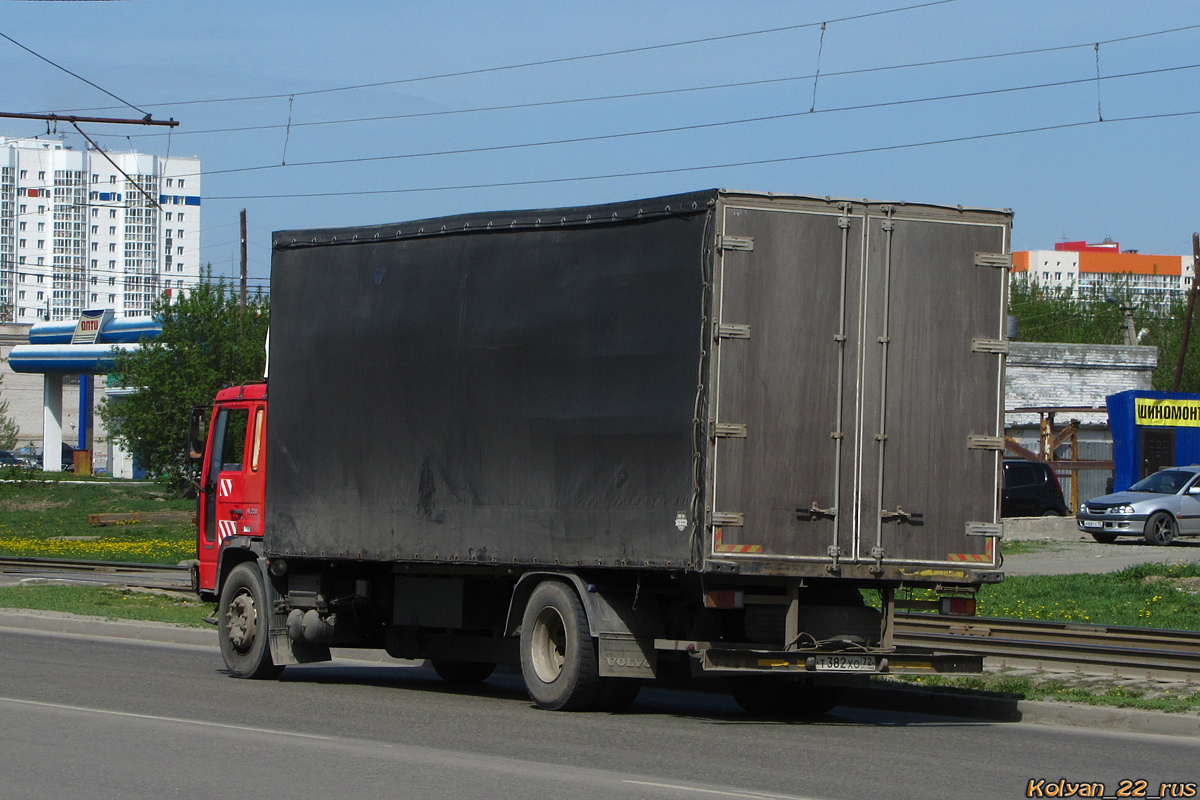 Алтайский край, № Т 382 ХО 72 — Volvo ('2001) FL