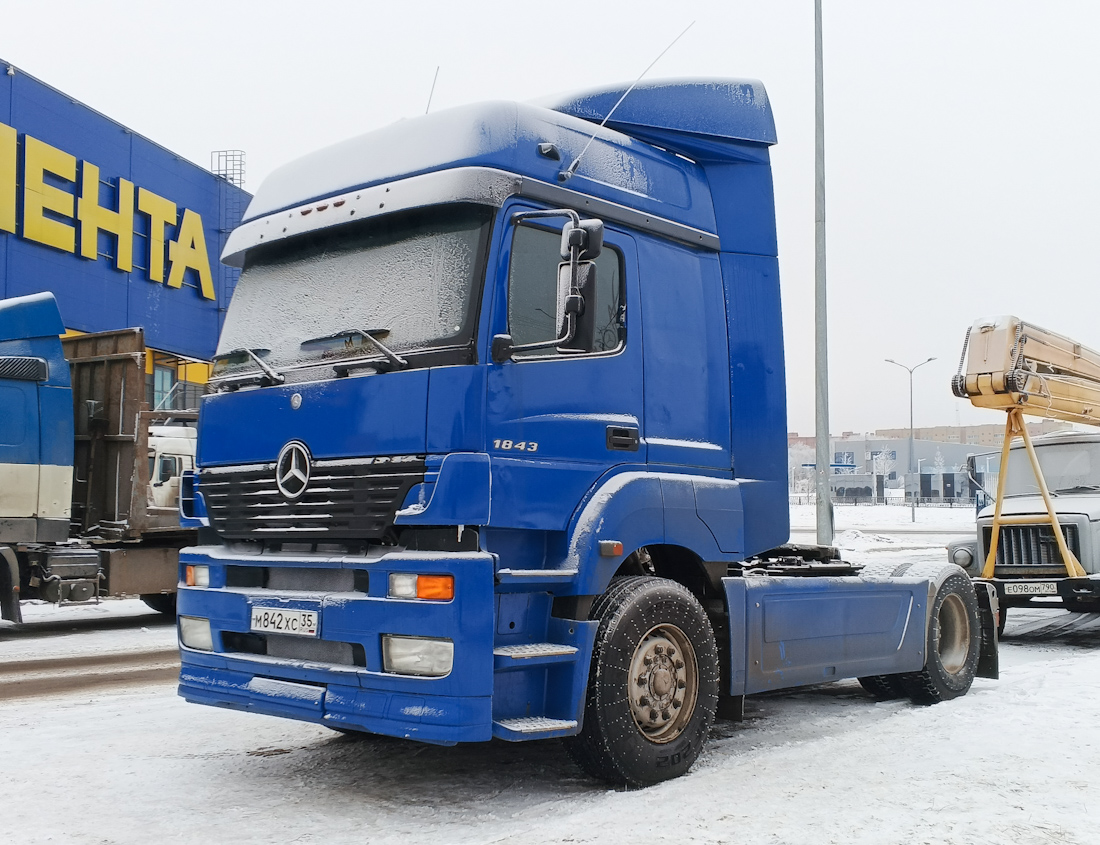 Вологодская область, № М 842 ХС 35 — Mercedes-Benz Axor 1843