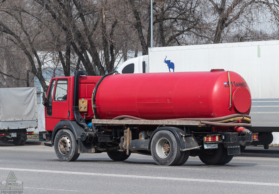 Алматы, № 911 AHM 02 — Ford Cargo ('1981)