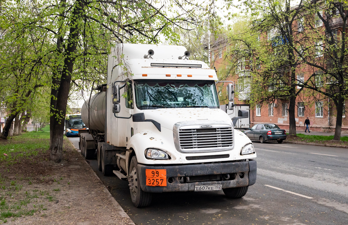 Башкортостан, № Е 607 КЕ 702 — Freightliner Columbia Башкортостан, № Е 607 КЕ 702 — Freightliner Columbia