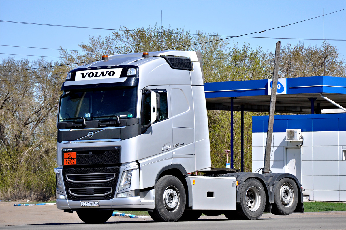 Краснодарский край, № В 054 УН 193 — Volvo ('2012) FH.500