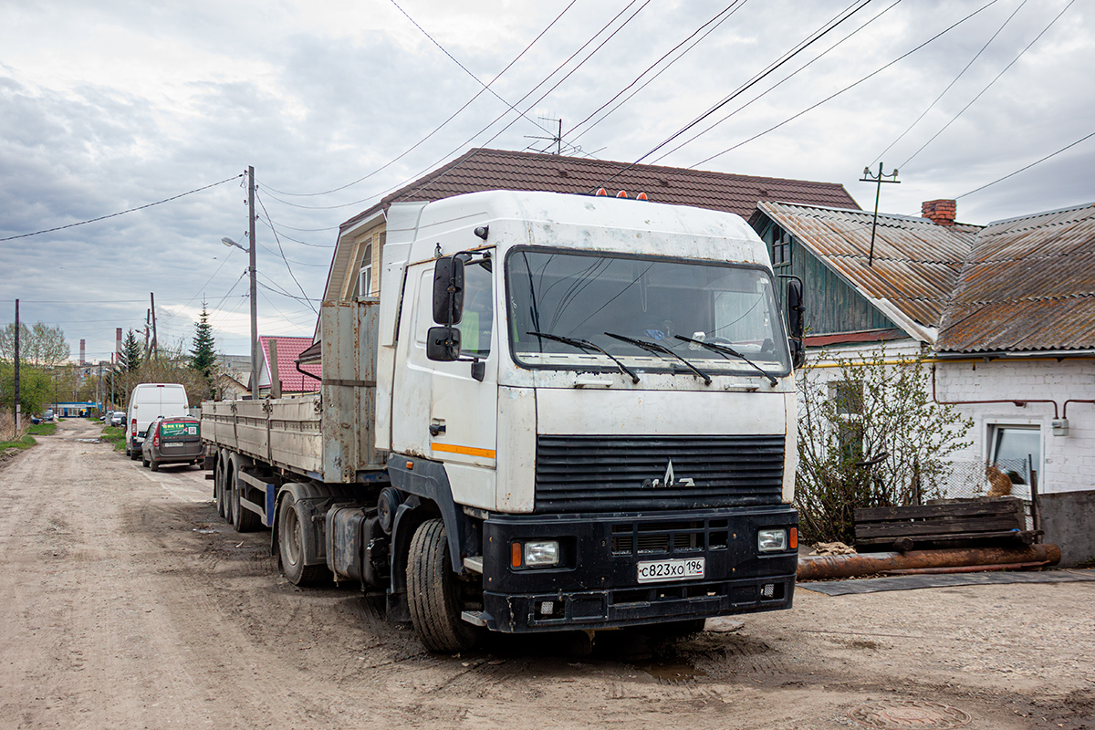 Свердловская область, № С 823 ХО 196 — МАЗ-5440A8 Свердловская область, № С 823 ХО 196 — МАЗ-5440A8