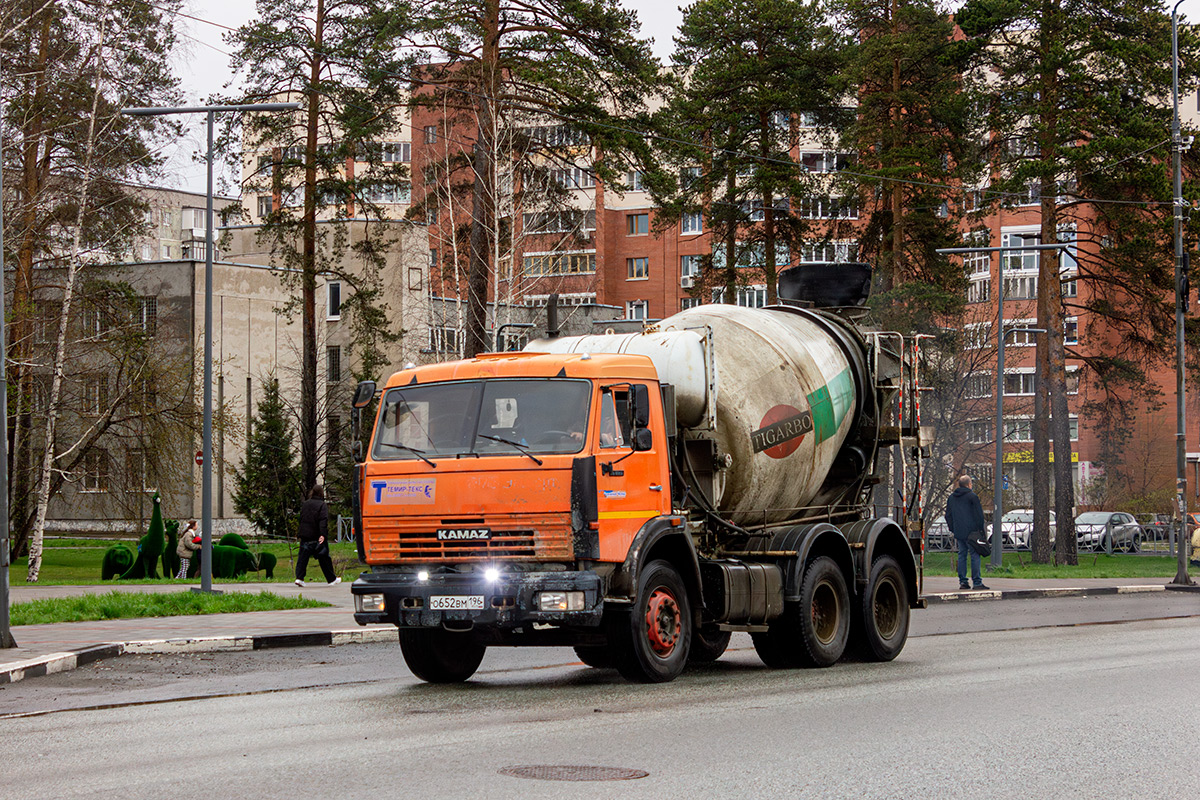 Свердловская область, № О 652 ВМ 196 — КамАЗ-55111-15 [55111R]