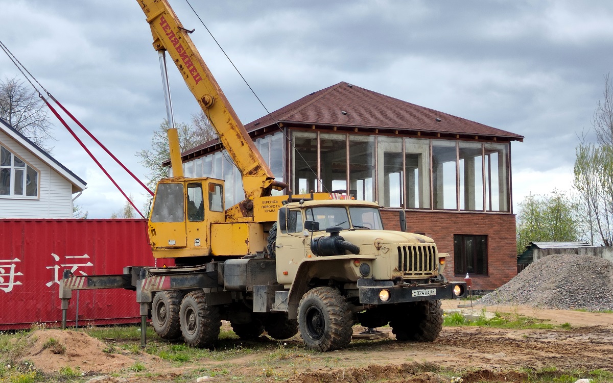 Тверская область, № Е 024 НА 69 — Урал-4320-40