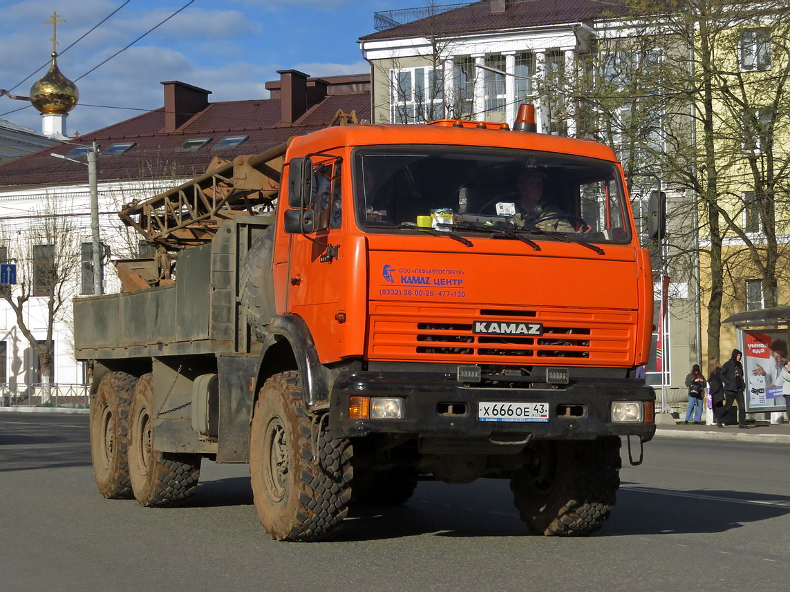 Кировская область, № Х 666 ОЕ 43 — КамАЗ-43118-15 [43118R]