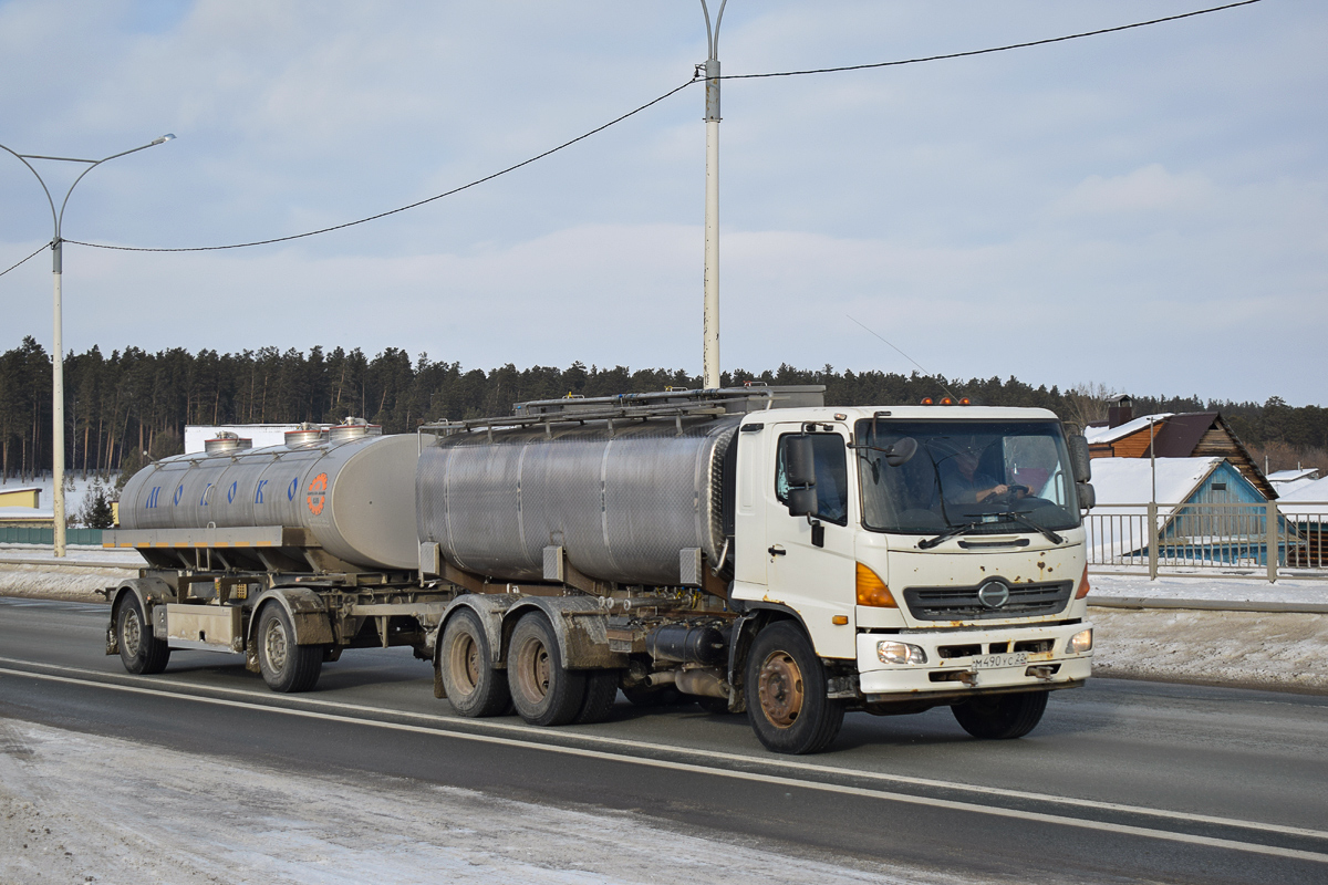Алтайский край, № М 490 УС 22 — Hino 500
