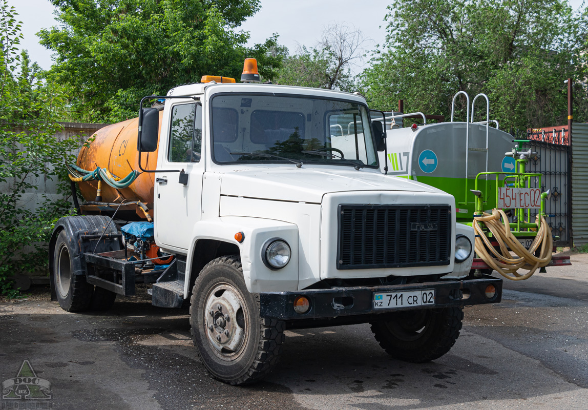 Алматы, № 711 CR 02 — ГАЗ-3307