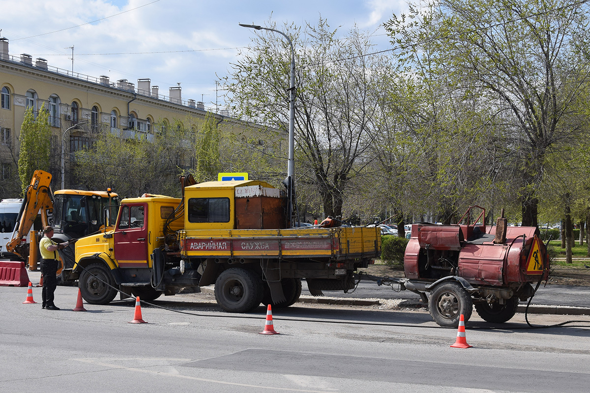 Волгоградская область, № У 359 НР 97 — ЗИЛ-433362; Прицепы дорожные — Прицепы дорожные (общая)