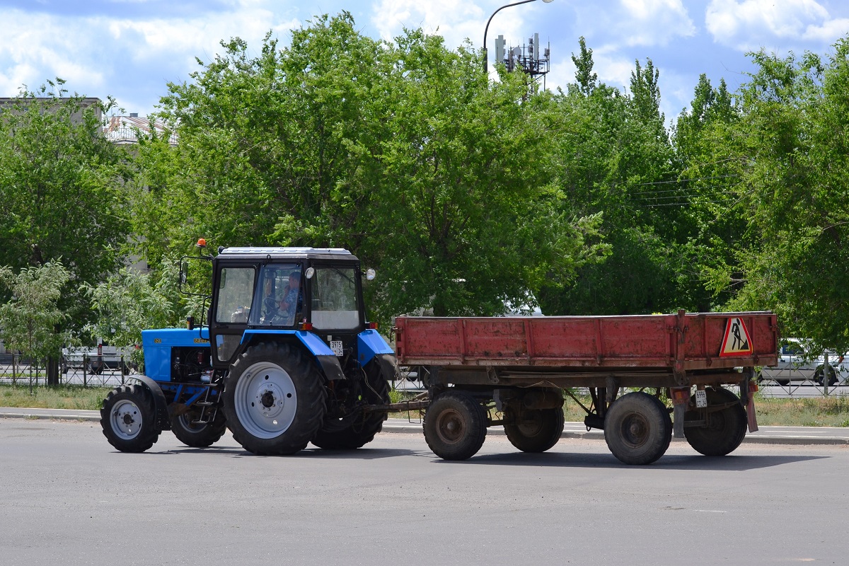 Волгоградская область, № 3975 ** 34 — Беларус-82.1; Волгоградская область, № 6996 СТ 34 — 2ПТС-4 (общая модель); Волгоградская область — Спецтехника с нечитаемыми на фото номерами