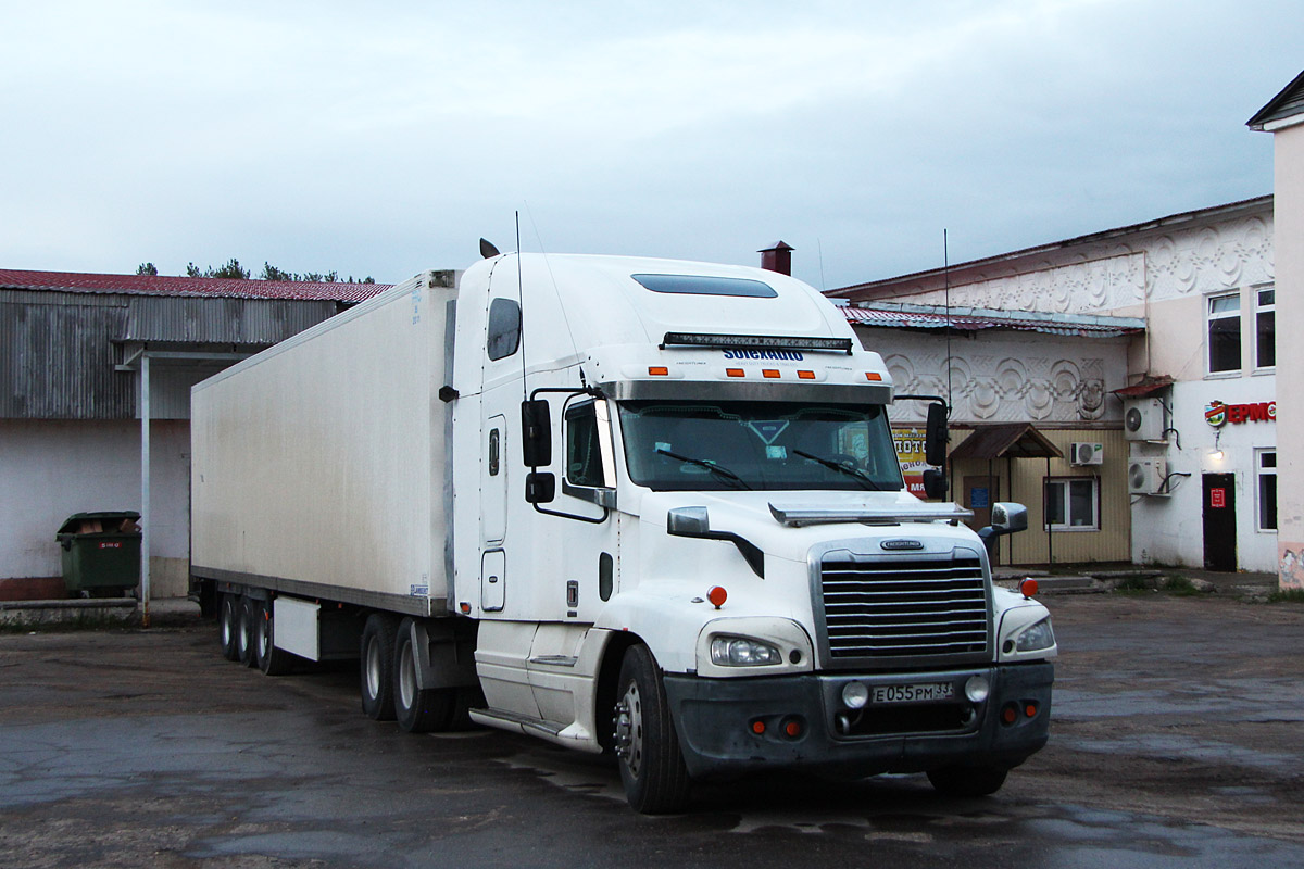 Краснодарский край, № Е 055 РМ 33 — Freightliner Century Class