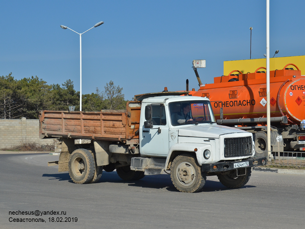 Севастополь, № А 424 МТ 92 — ГАЗ-3309