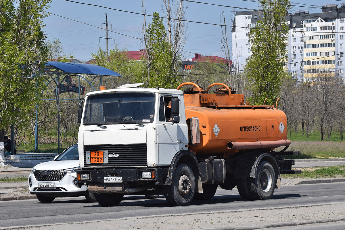 Волгоградская область, № М 464 КЕ 134 — МАЗ-533702