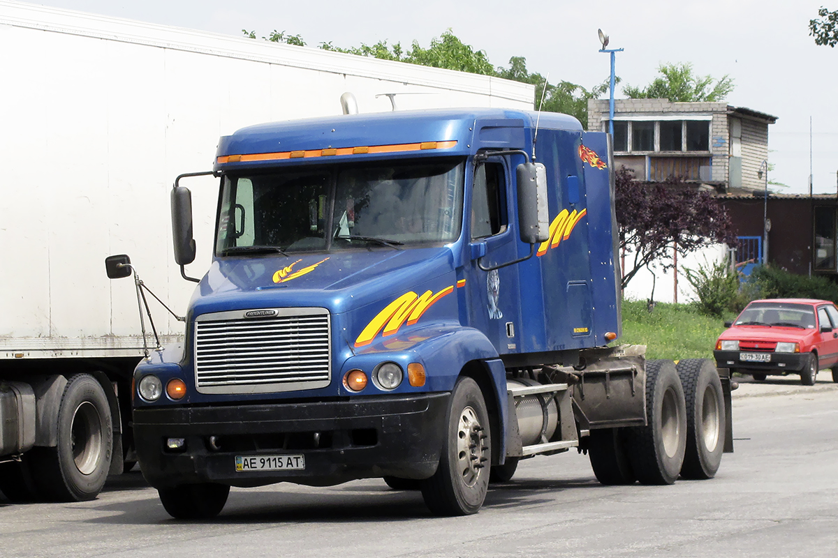 Днепропетровская область, № АЕ 9115 АТ — Freightliner Century Class