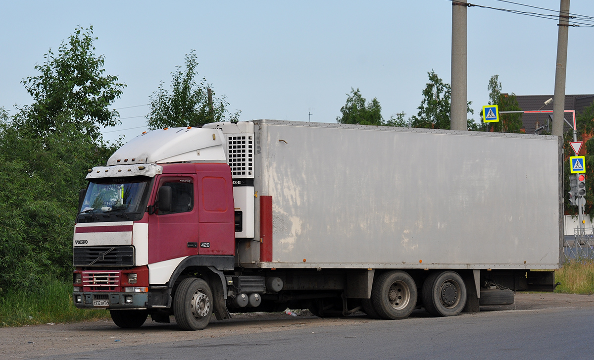 Новосибирская область, № С 932 АМ 154 — Volvo ('1993) FH12.420