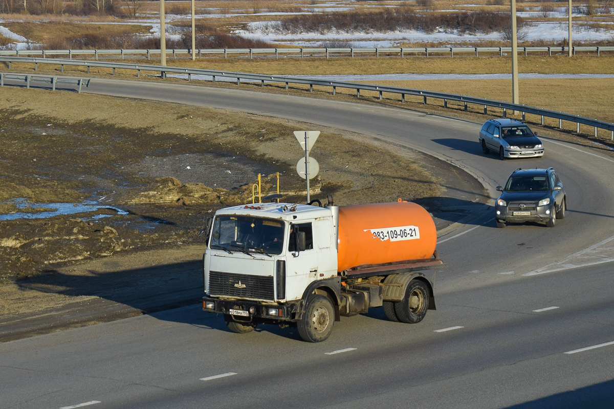Алтайский край, № Е 018 МА 193 — МАЗ-54324