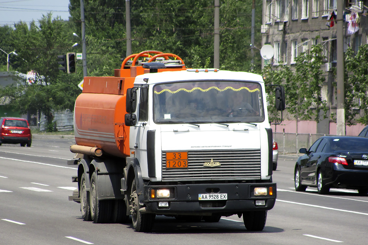 Киев, № АА 9528 ЕХ — МАЗ-630305