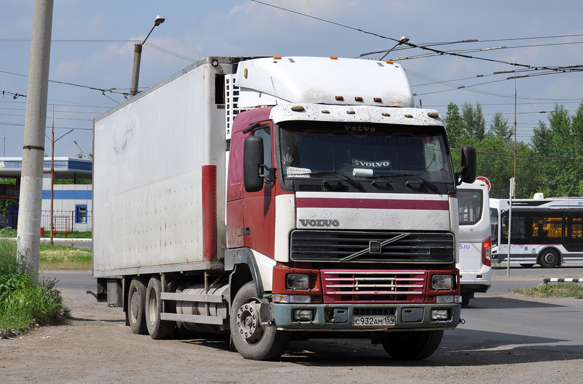 Новосибирская область, № С 932 АМ 154 — Volvo ('1993) FH12.420