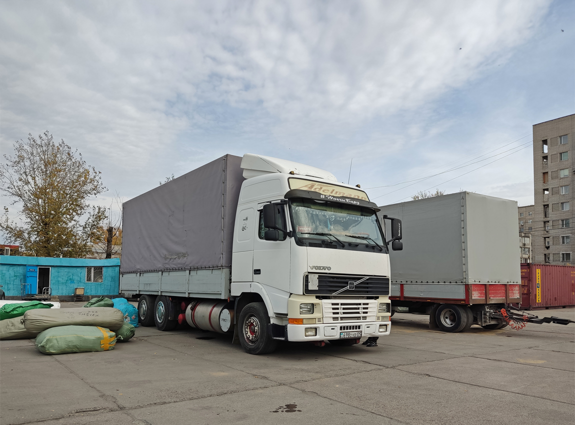 Алматинская область, № 698 DXB 05 — Volvo ('1993) FH12.420