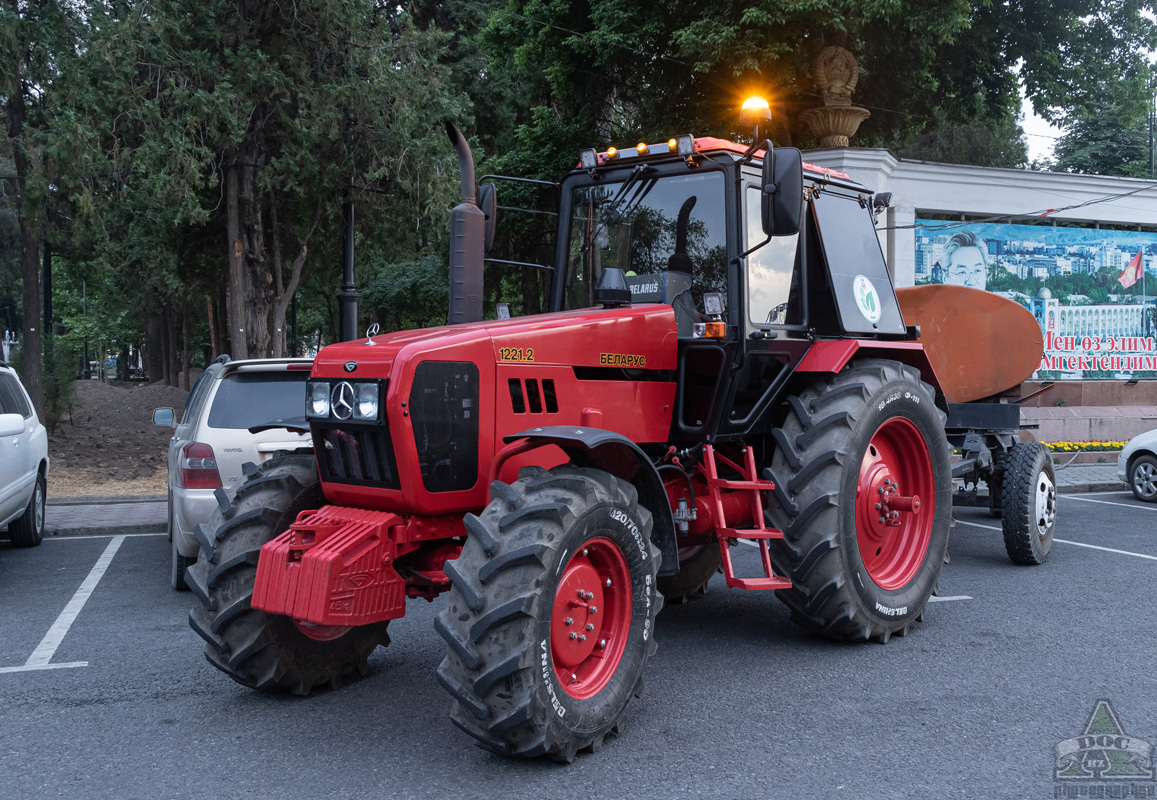 Киргизия, № 01 029 CI — Беларус-1221.2 «Тропик»
