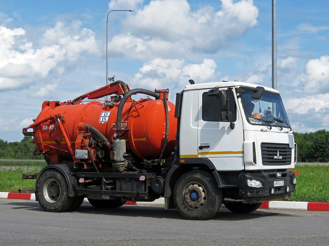 Ульяновская область, № Е 957 КВ 73 — МАЗ-5340B2