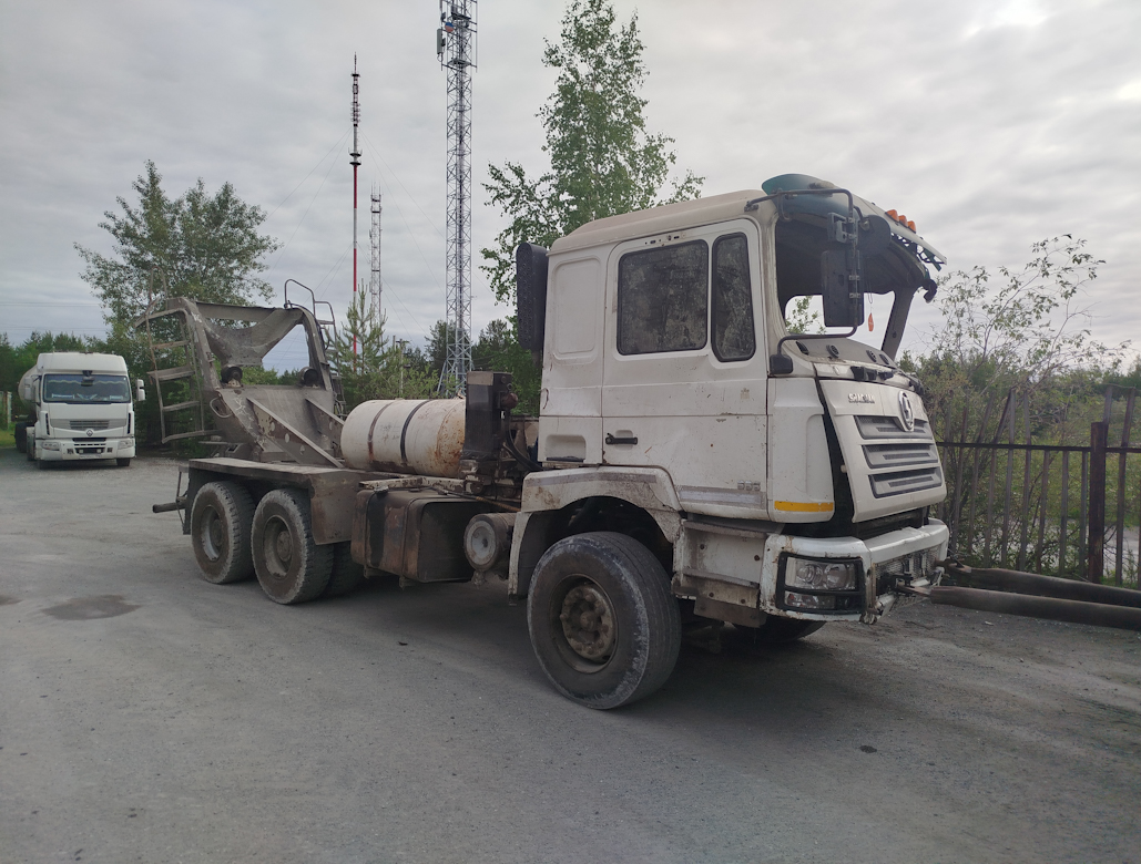 Свердловская область, № Е 755 КХ 196 — Shaanxi Shacman F3000 SX525x