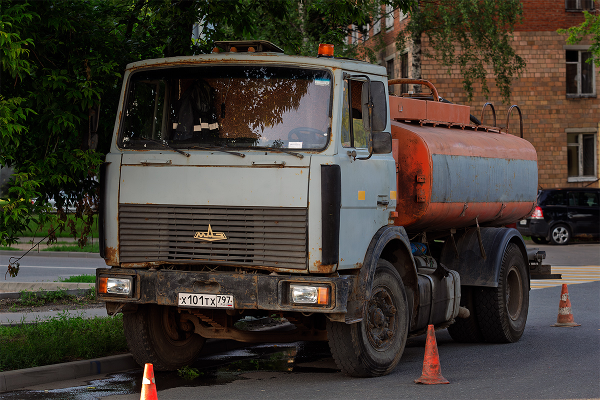 Москва, № Х 101 ТХ 797 — МАЗ-5337 [533700]