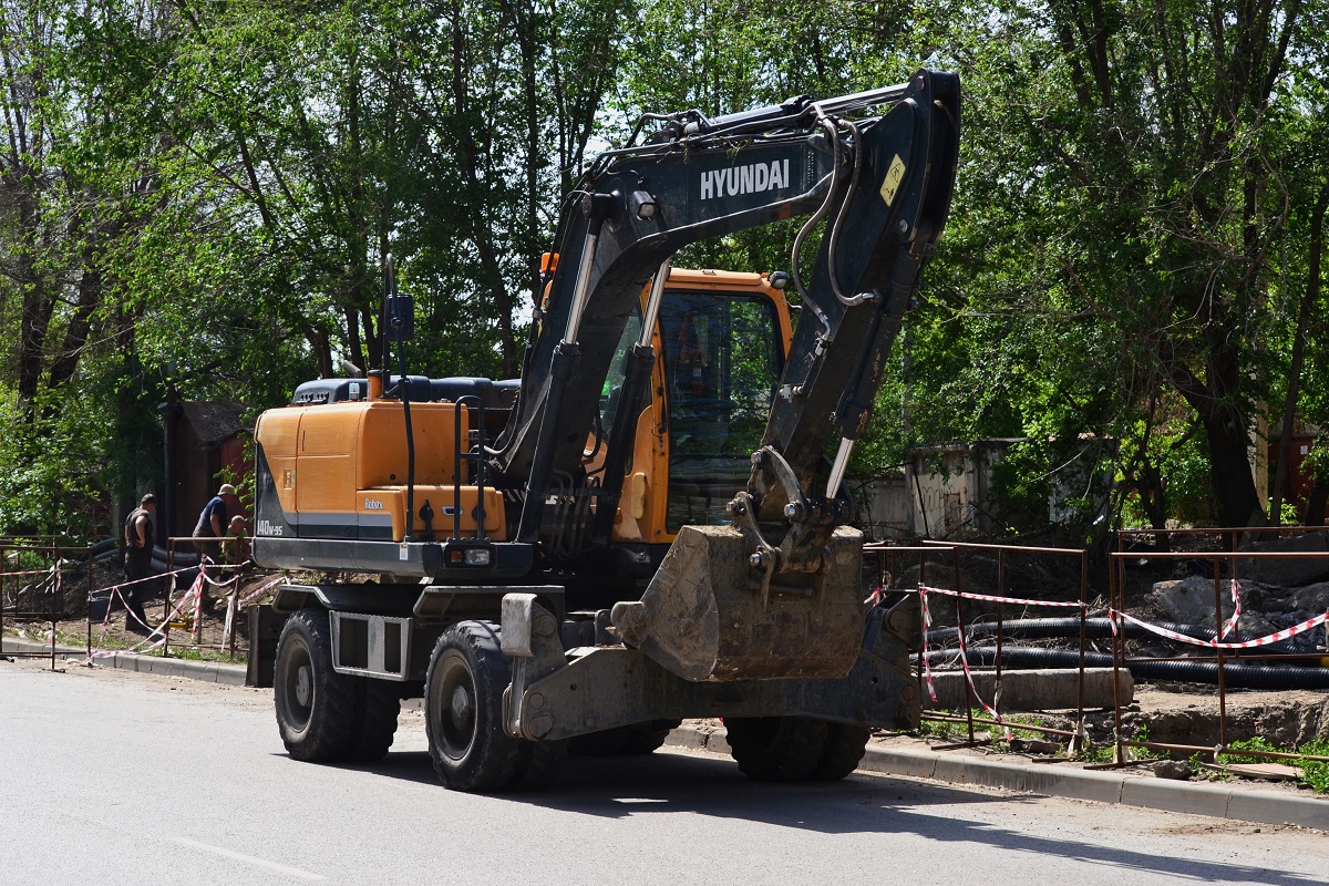 Волгоградская область, № 1190 ЕА 34 — Hyundai R140W