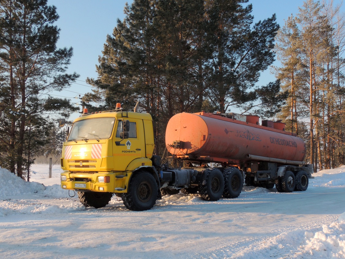 Удмуртия, № В 028 ВС 18 — КамАЗ-53504-46
