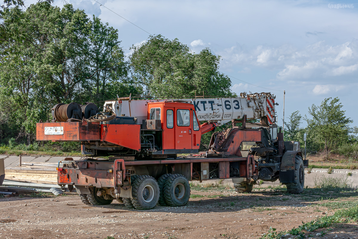 Крым, № М 950 УА 82 — МоАЗ-6442