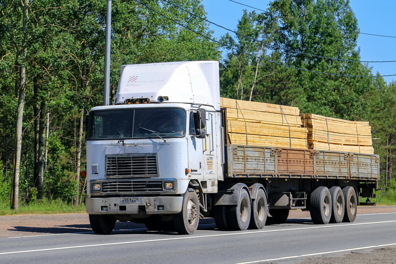 Ленинградская область, № В 551 АН 147 — International 9800 [SRS, SRR]
