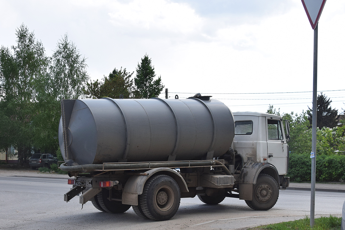 Волгоградская область, № К 388 ЕР 134 — МАЗ-533702
