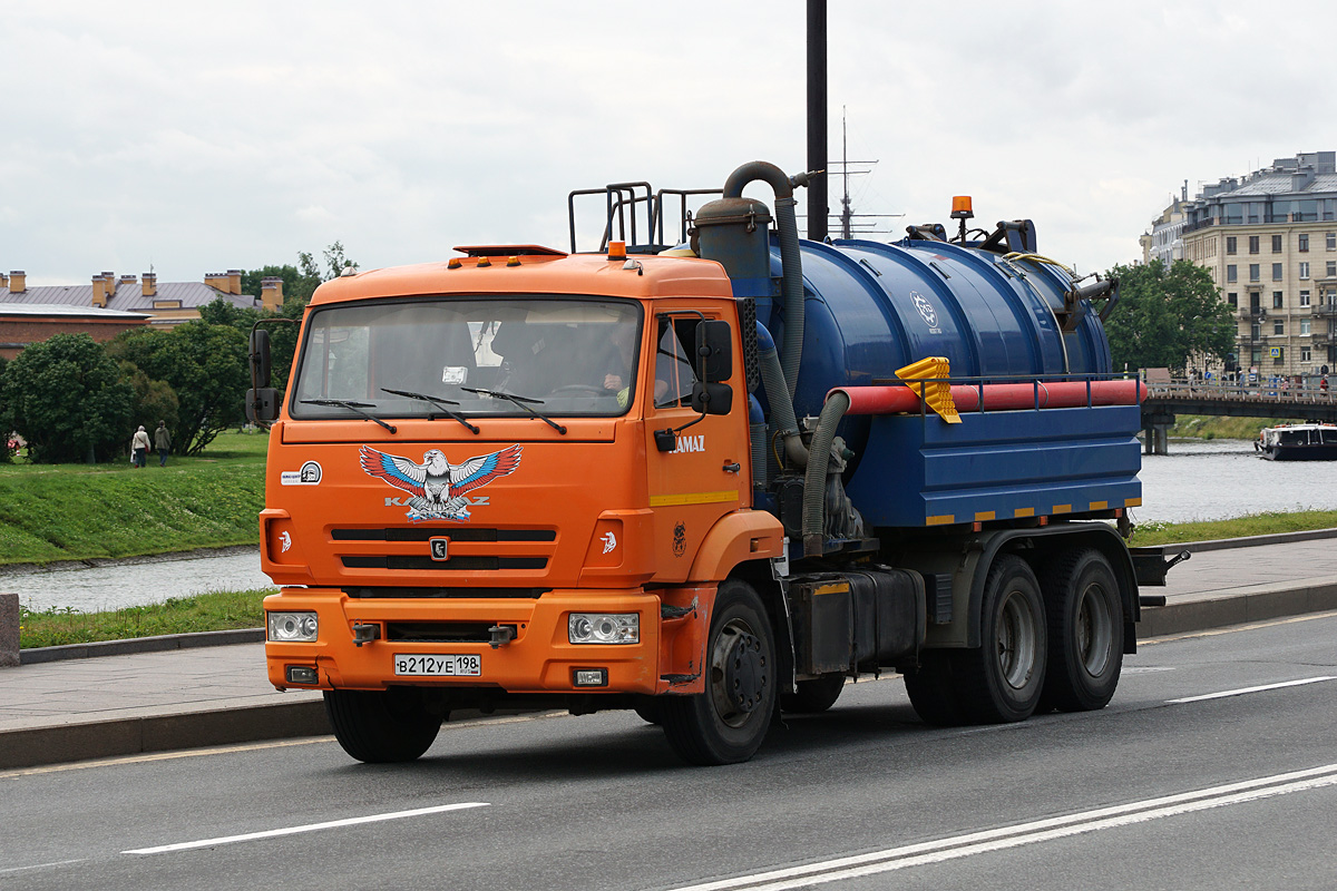 Санкт-Петербург, № В 212 УЕ 198 — КамАЗ-65115 (общая модель)