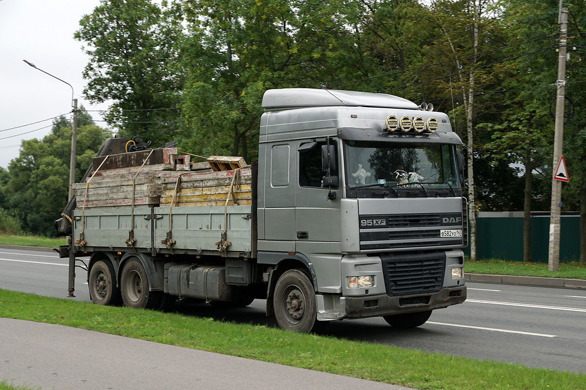 Ленинградская область, № В 582 УО 147 — DAF 95XF FAR