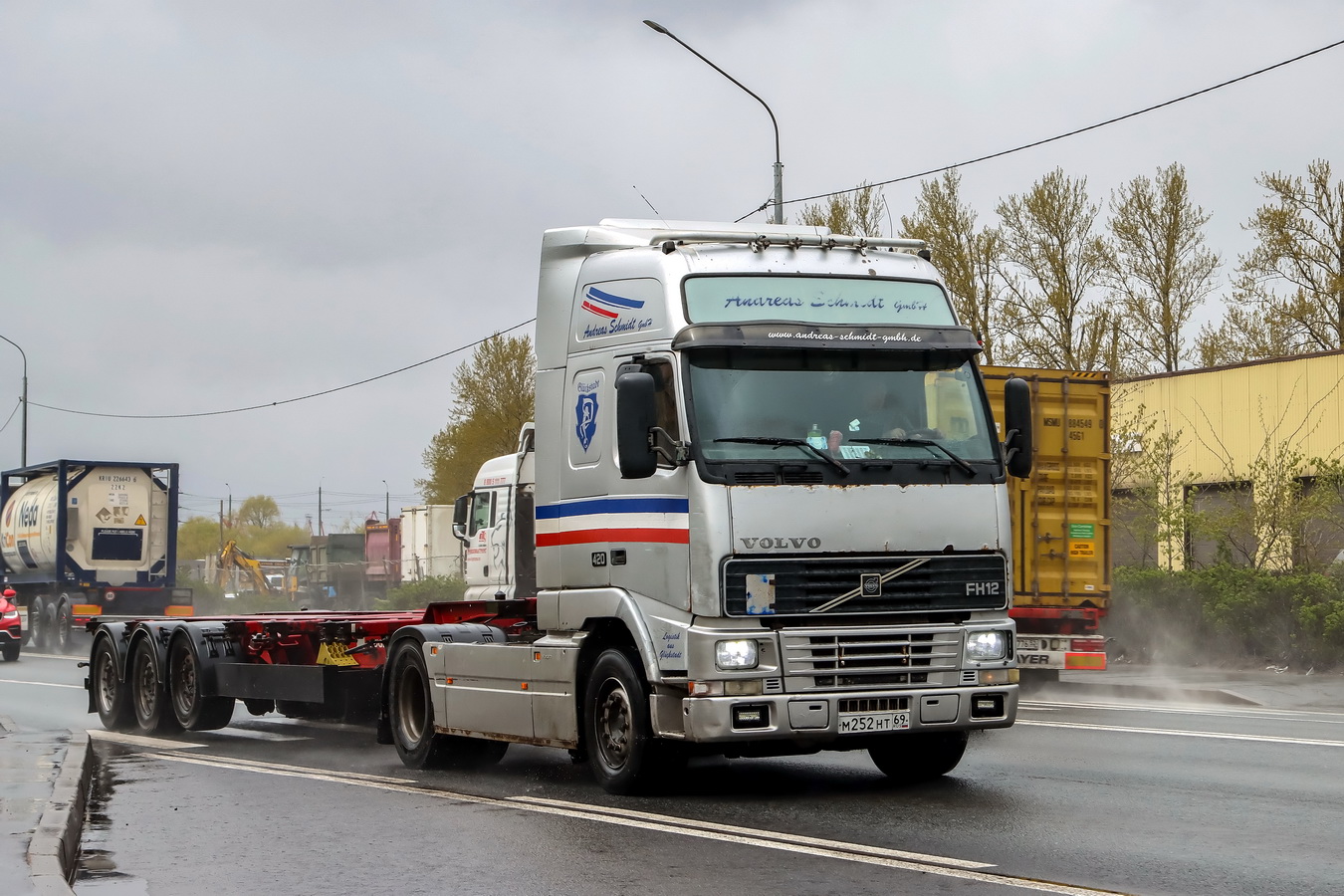 Тверская область, № М 252 НТ 69 — Volvo ('1993) FH12.420