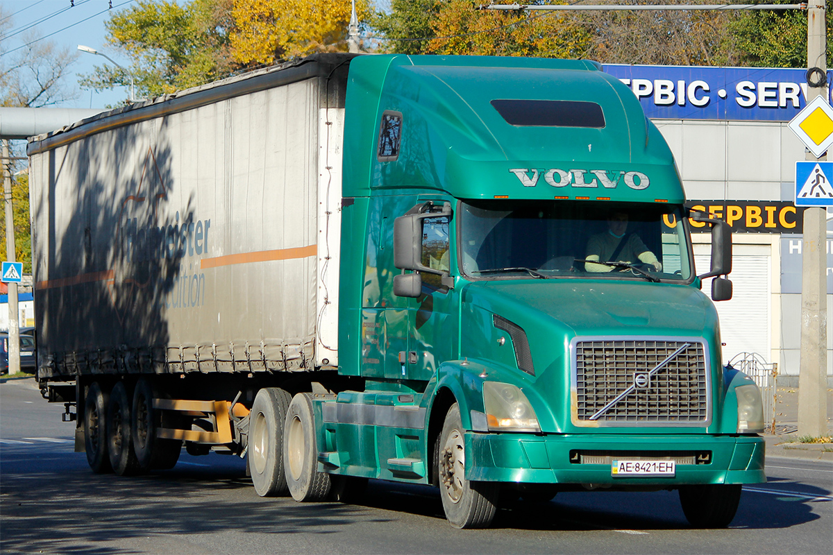 Днепропетровская область, № АЕ 8421 ЕН — Volvo VNL670