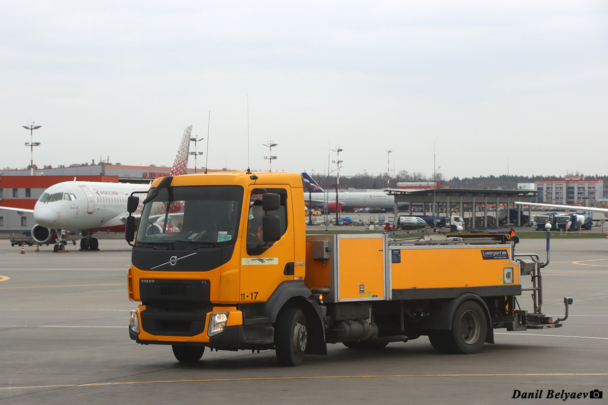 Московская область, № 11-17 — Volvo ('2013) FL