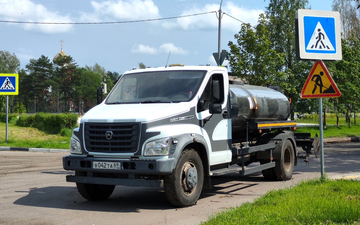 Тверская область, № В 042 ТА 69 — ГАЗ-C41R33