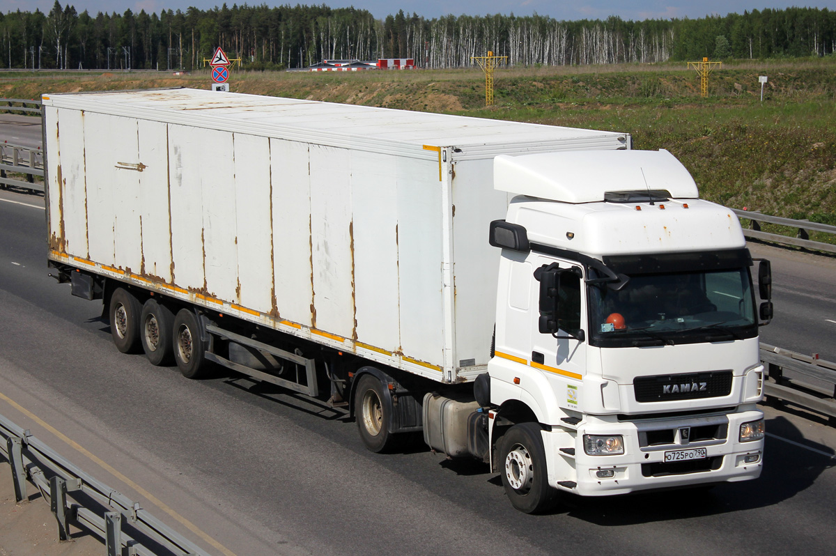 Московская область, № О 725 РО 790 — КамАЗ-5490-S5(87)