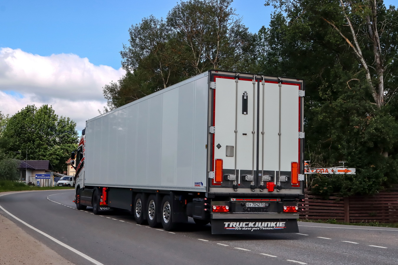 Московская область, № ЕУ 7042 50 — Schmitz Cargobull S.KO (SCB*S3B) общ.мод; Московская область — Фестиваль TruckDay 2025