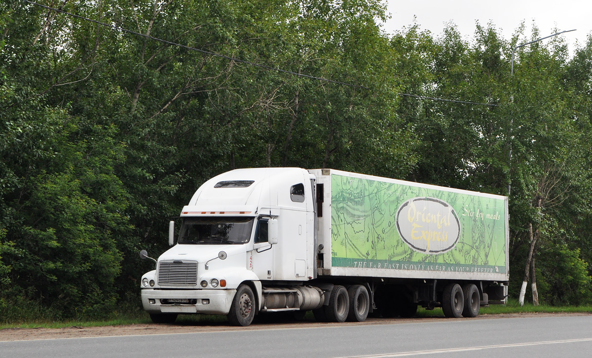Омская область, № Р 424 СВ 55 — Freightliner Century Class