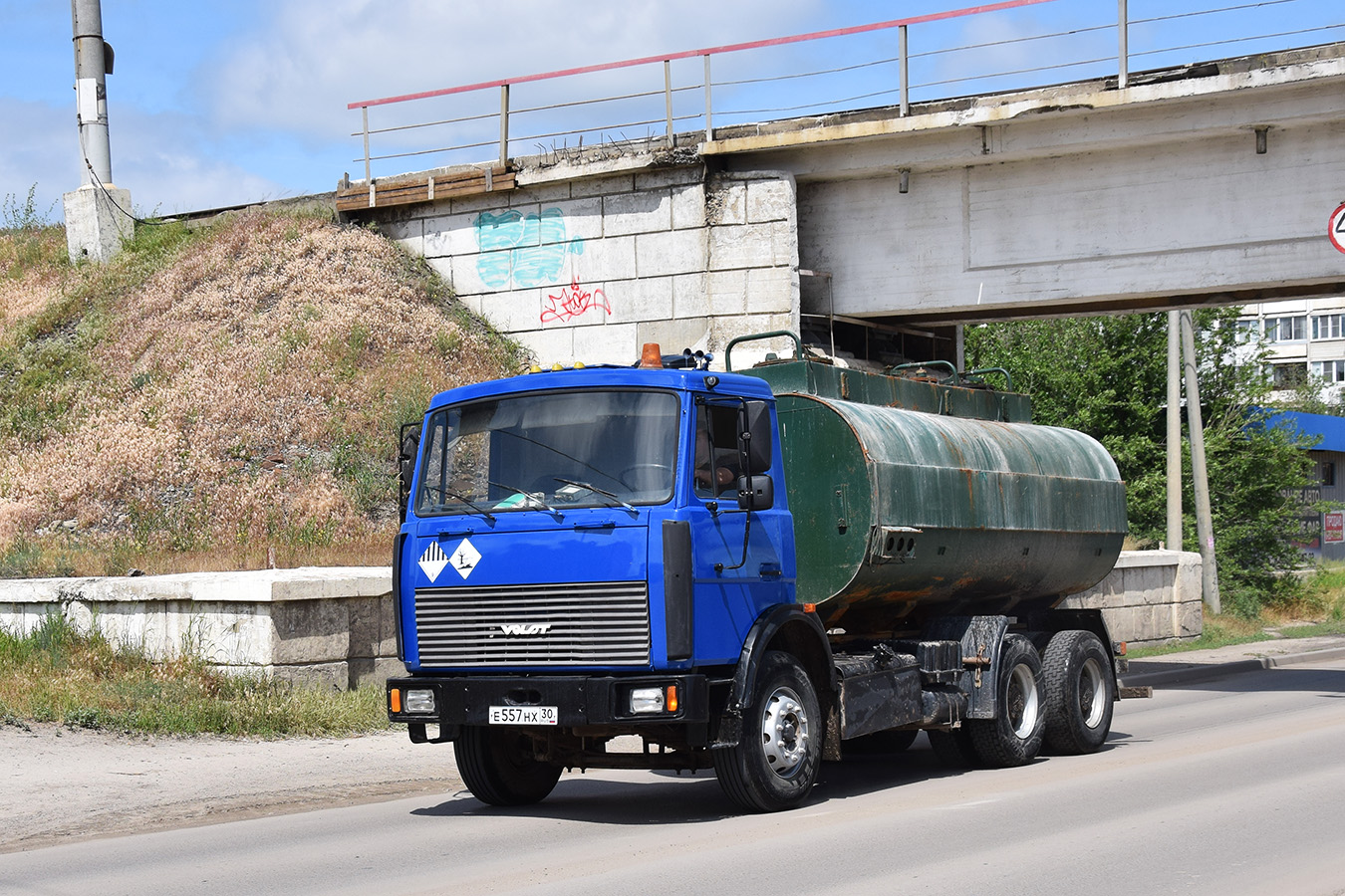 Волгоградская область, № Е 557 НХ 30 — МАЗ-630305