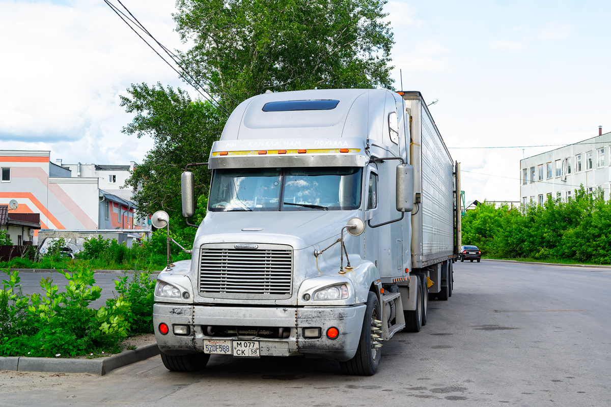 Пензенская область, № М 077 СК 58 — Freightliner Century Class
