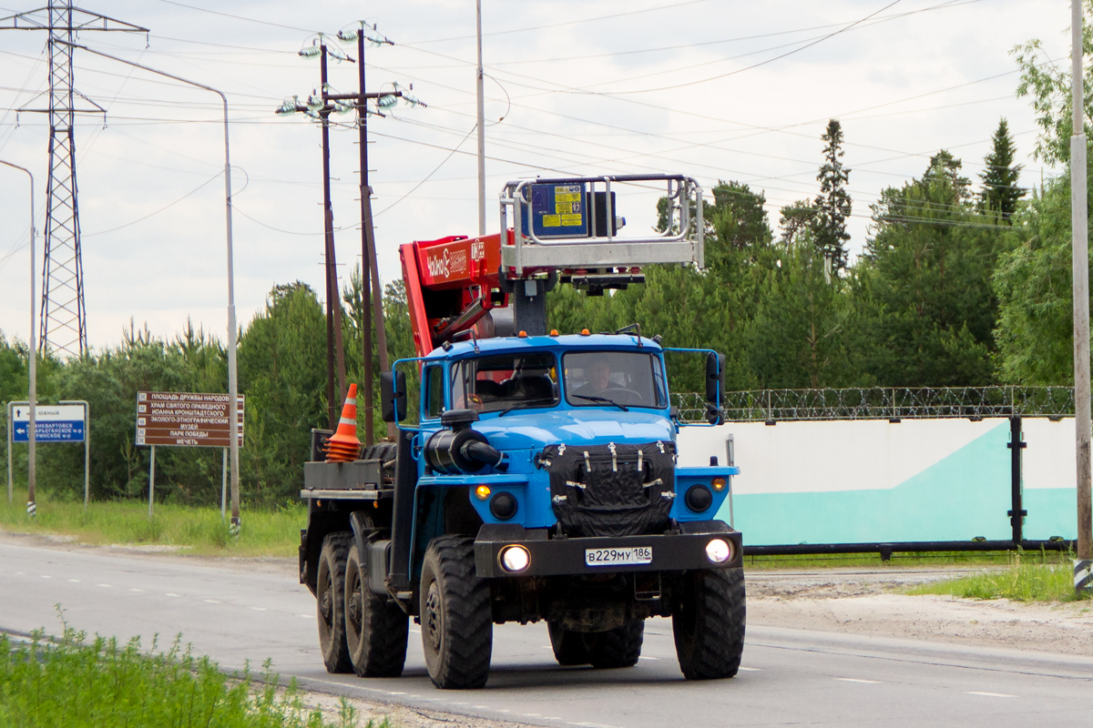 Ханты-Мансийский автоном.округ, № В 229 МУ 186 — Урал-4320-61