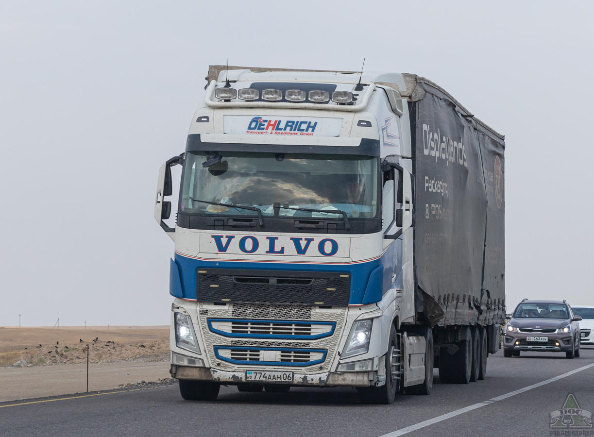 Атырауская область, № 774 AAH 06 — Volvo ('2012) FH.500