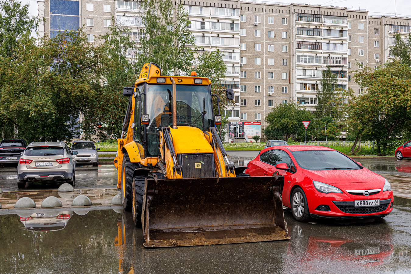 Свердловская область, № 8035 ЕА 66 — JCB 3CX