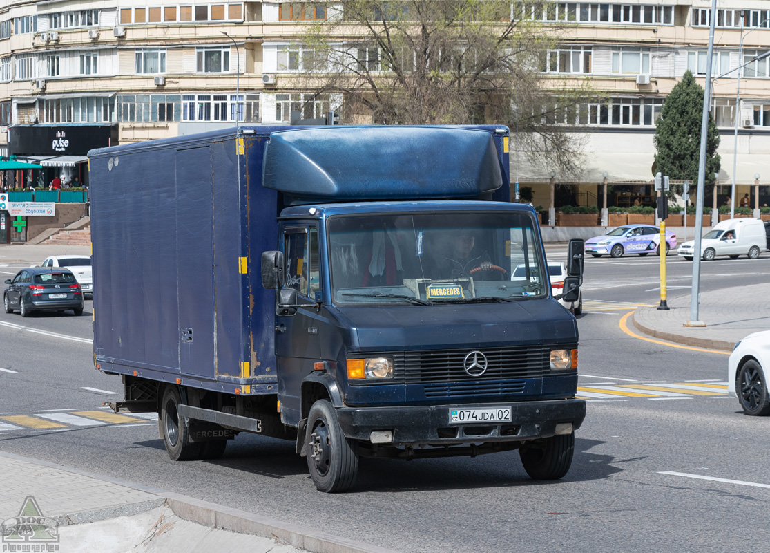 Алматы, № 074 JDA 02 — Mercedes-Benz T2 ('1986) 814