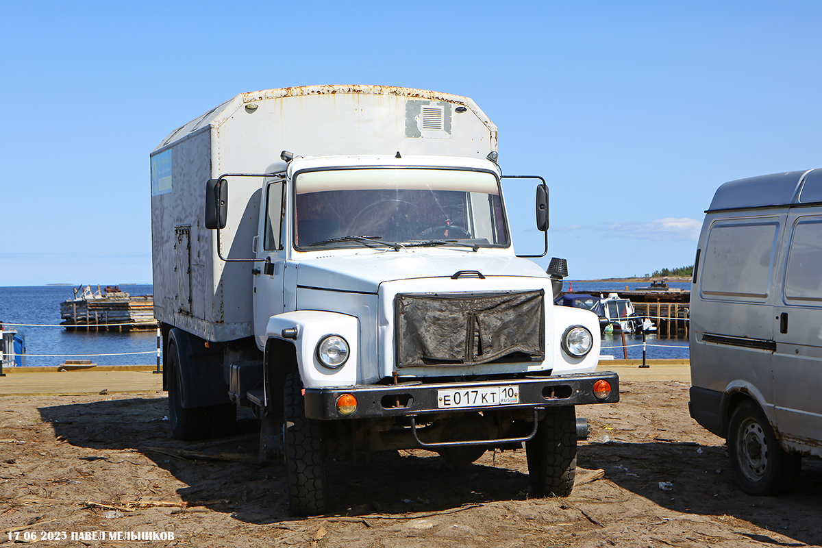Карелия, № Е 017 КТ 10 — ГАЗ-3309