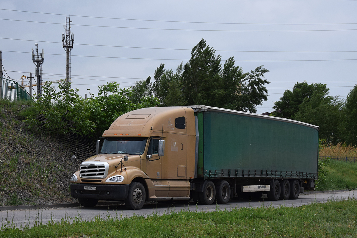 Волгоградская область, № В 801 РН 134 — Freightliner Columbia