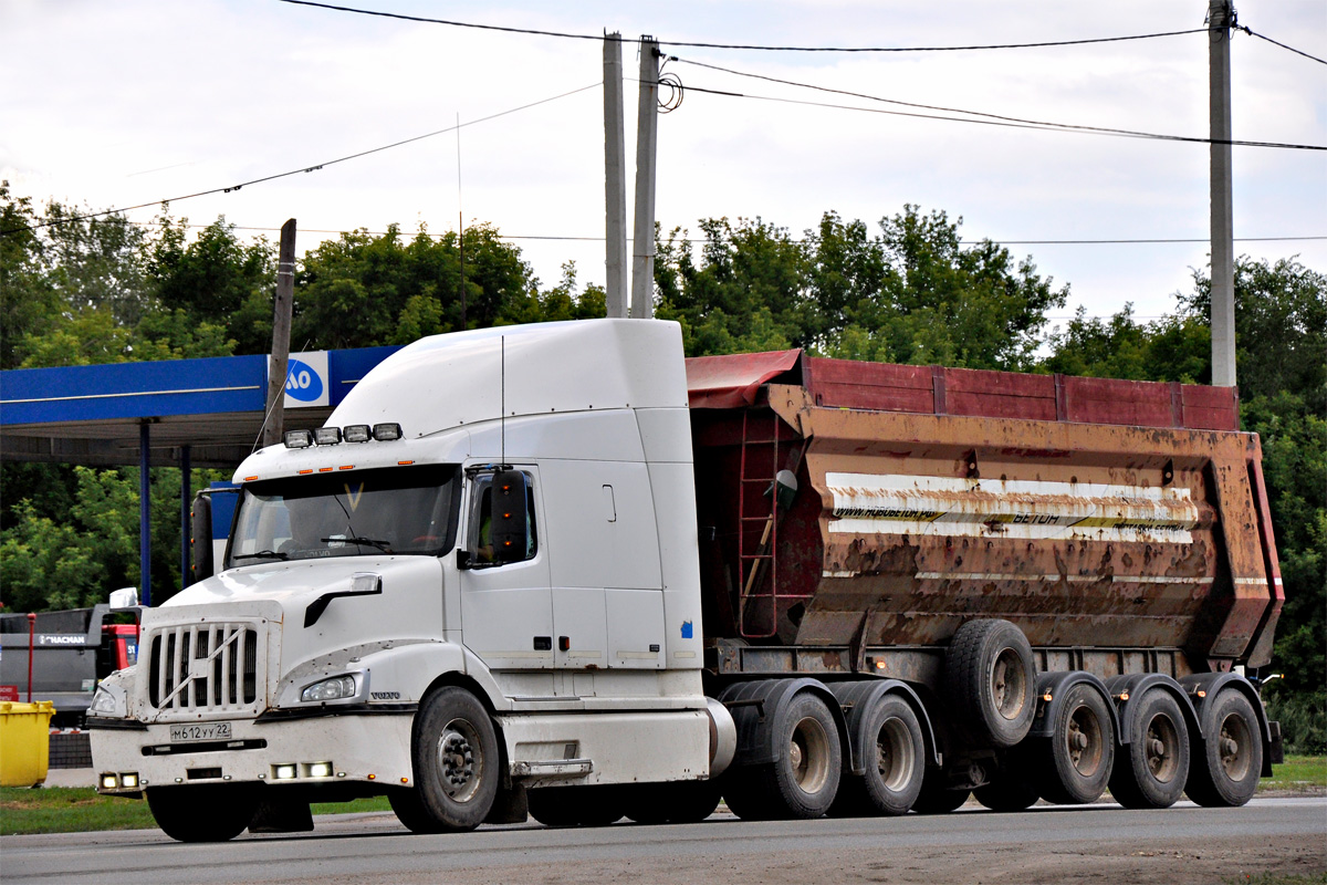 Алтайский край, № М 612 УУ 22 — Volvo VN (Общая модель)