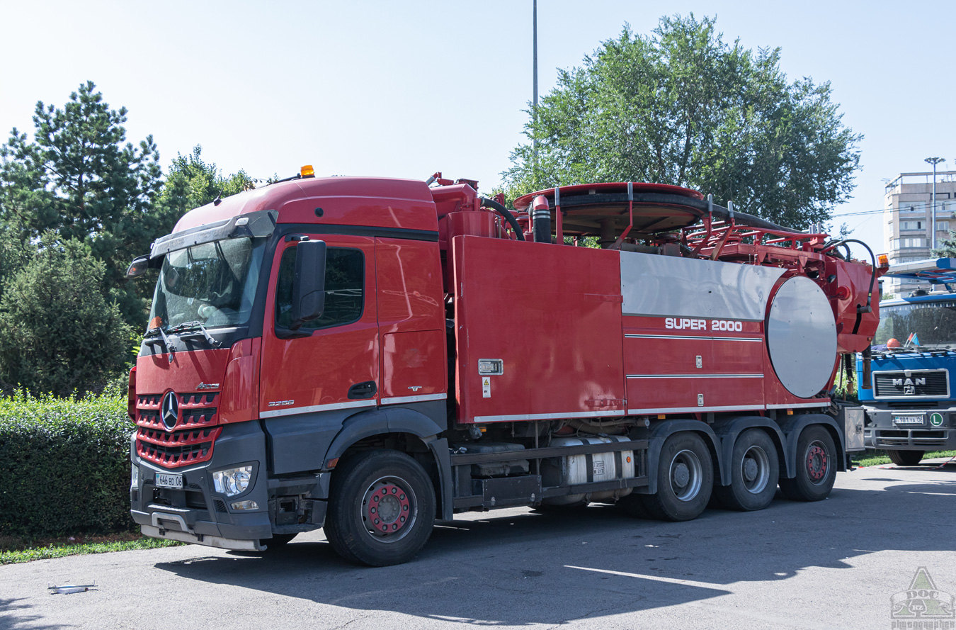 Атырауская область, № 646 BD 06 — Mercedes-Benz Arocs (общ.м)
